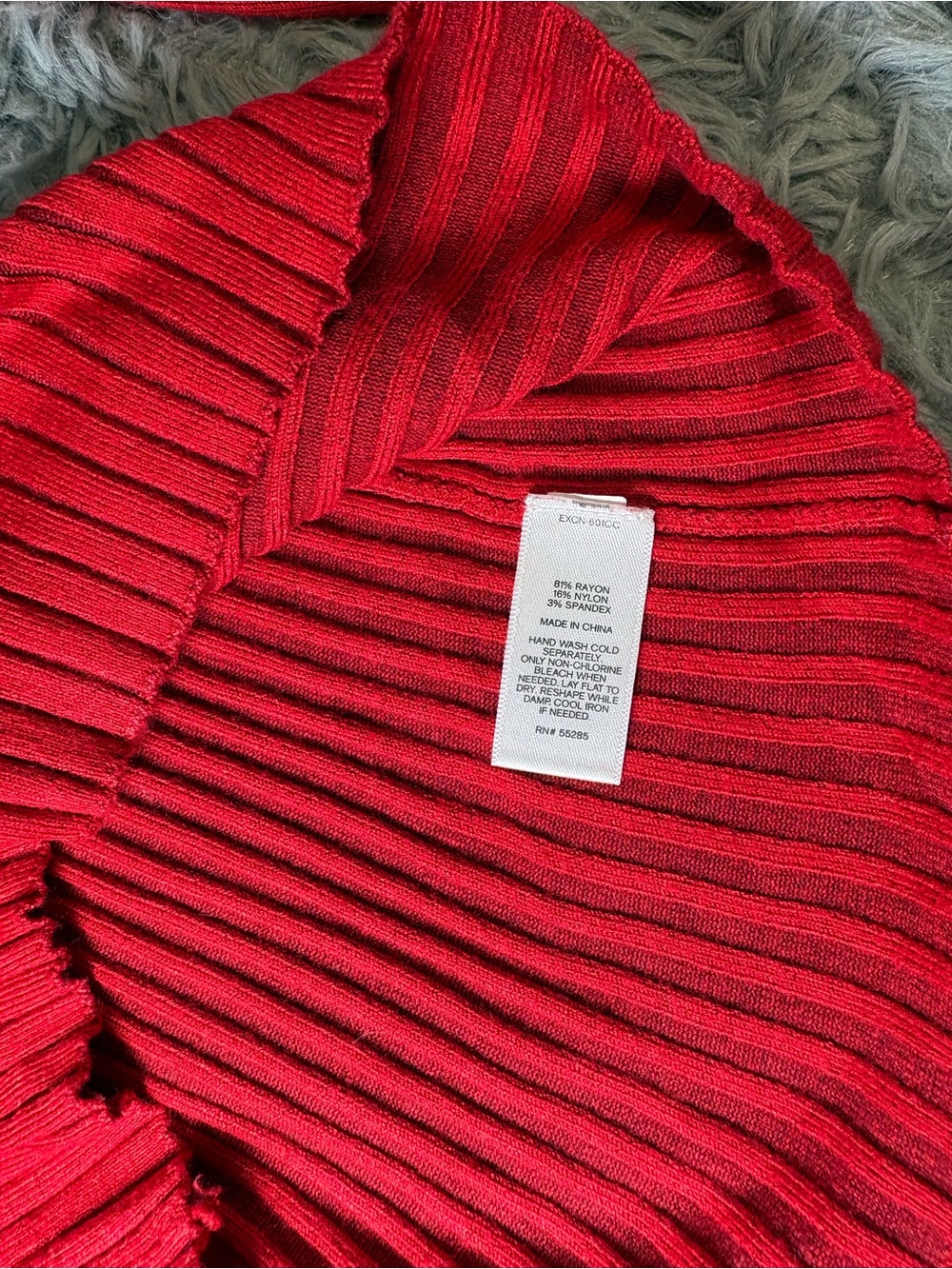 Express Red Ribbed V-Neck Sweater - Picture 5 of 6